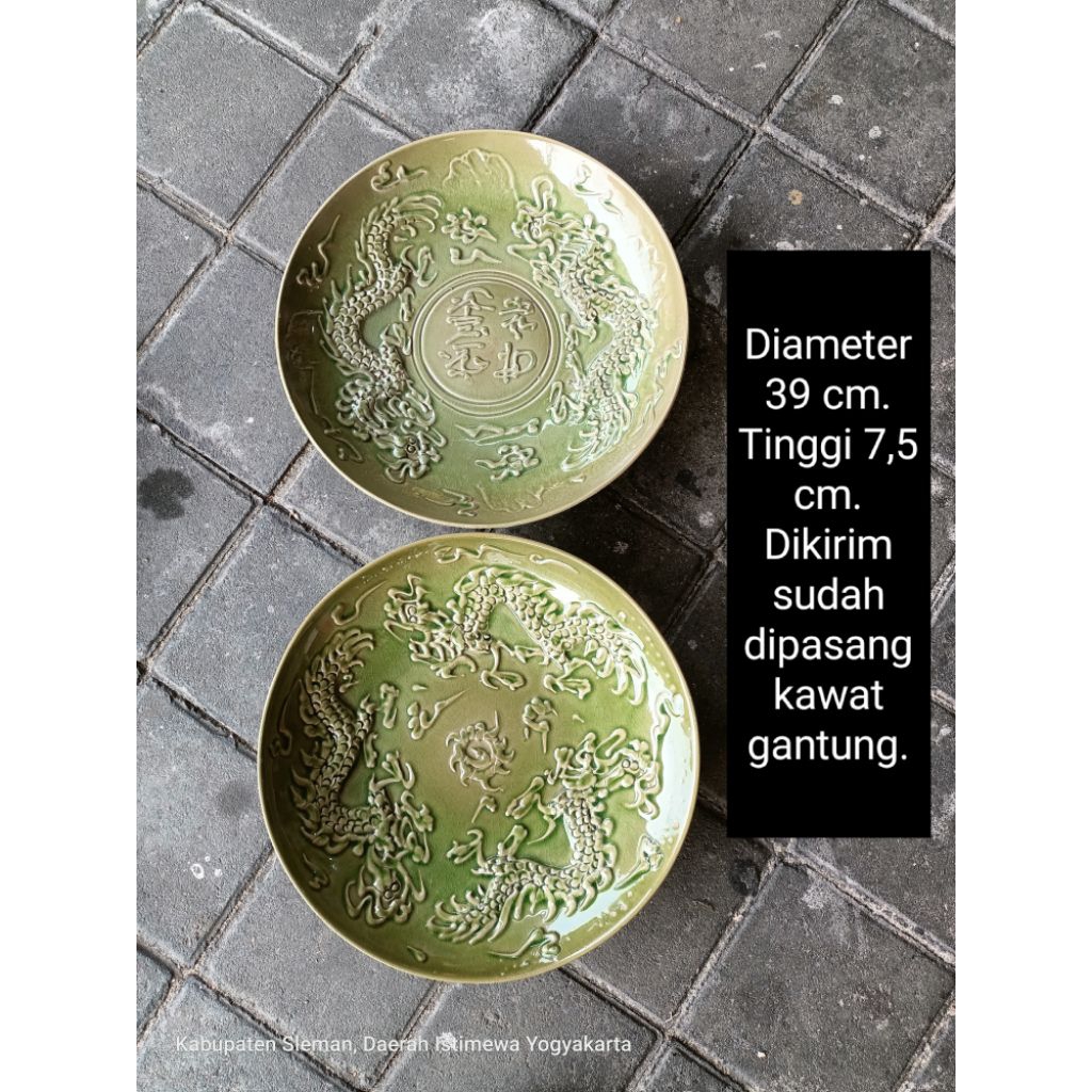 2 buah Piring goyang  keramik hijau celadon untuk dekorasi hiasan dinding, sudah di pasang kawat unt
