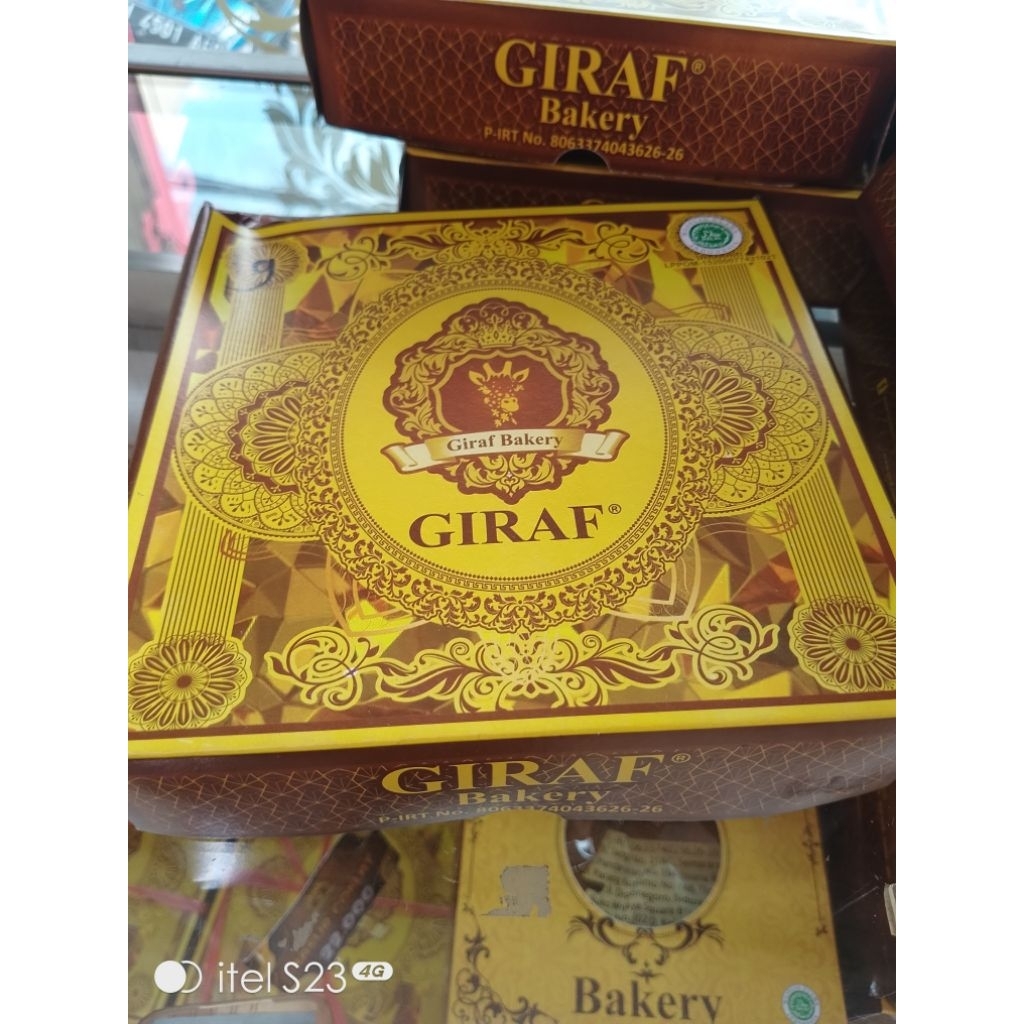 

roti giraf bakery oleh oleh semarang