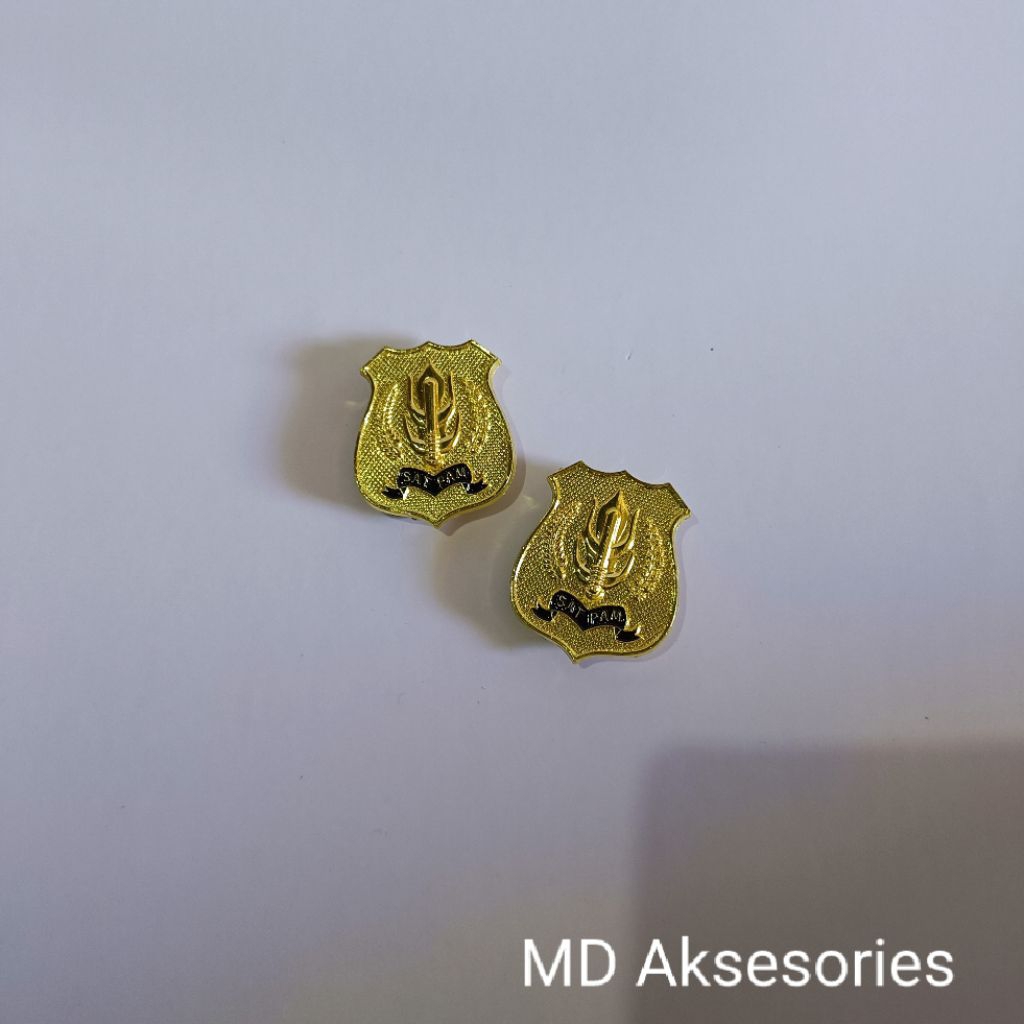 Pin Kewenangan Satpam Gold Kecil Seragam Safari Bahan Logam Cor Magnet