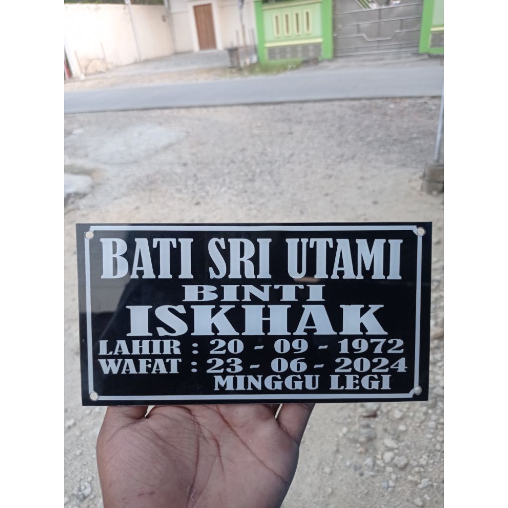 

papan nama makam