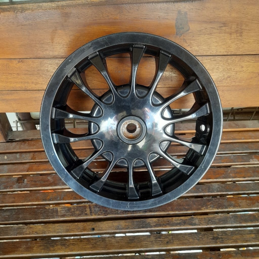VELG PELEK BELAKANG VESPA SPRINT PRIMAVERA BEKAS ORIGINAL