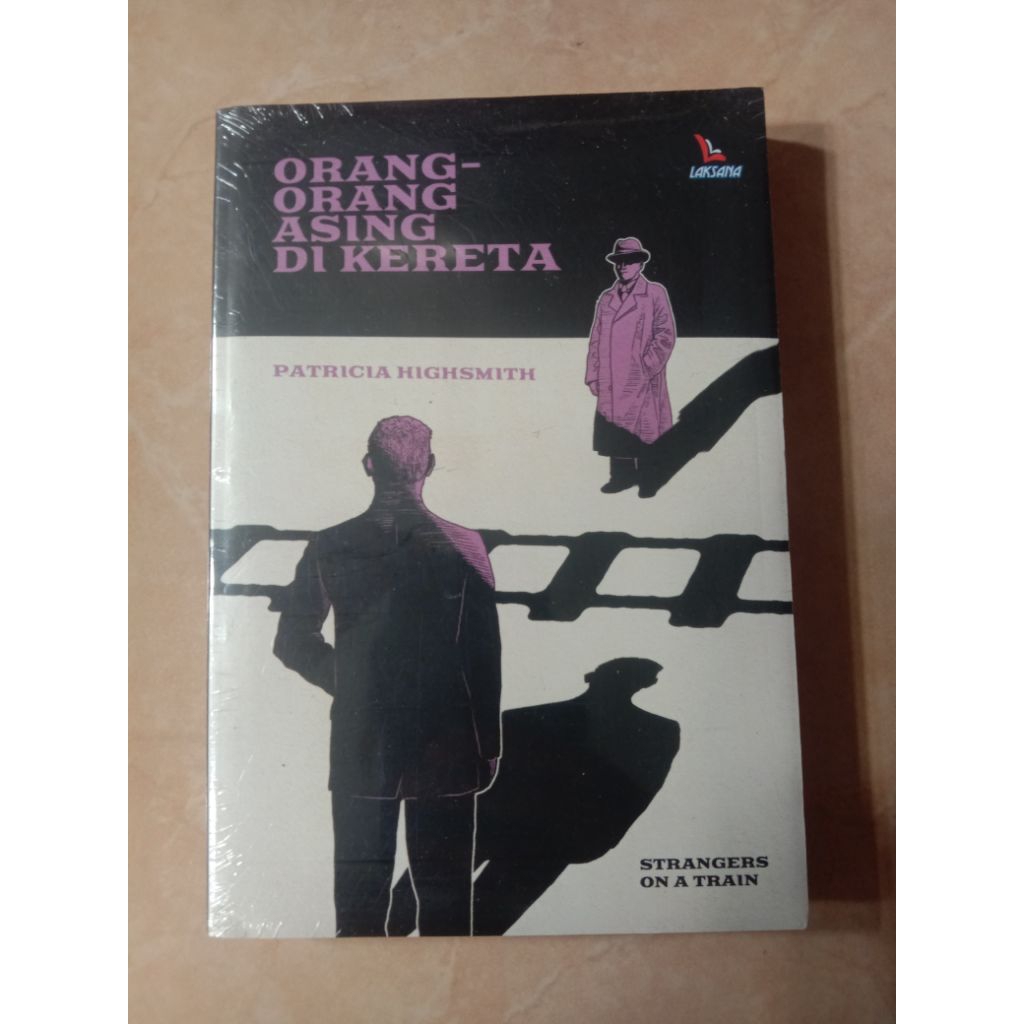 orang orang asing di kereta