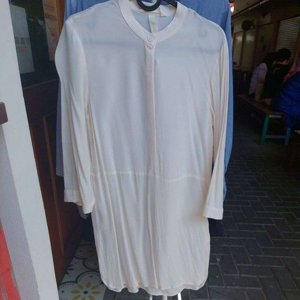 PRELOVED GAMIS PUTIH BRAND H&M