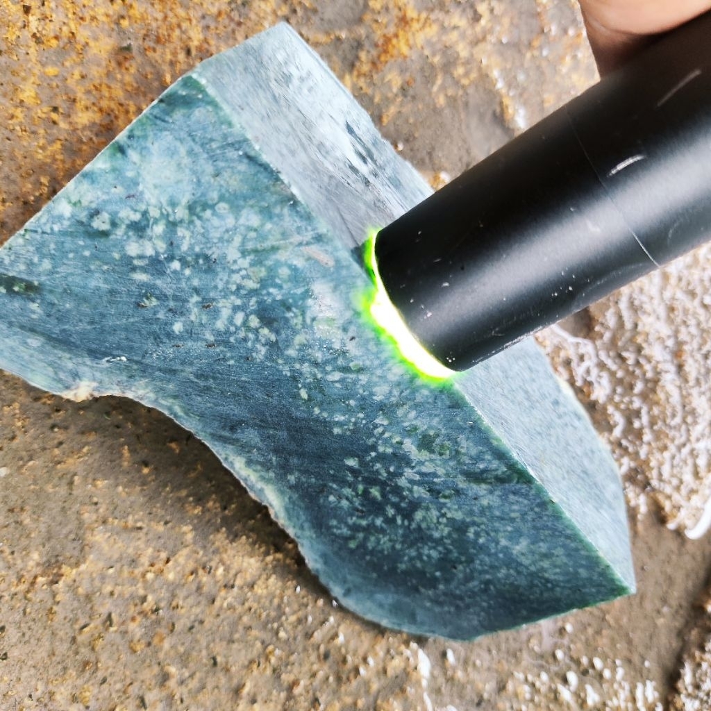 Bongkahan batu giok aceh 700 gram