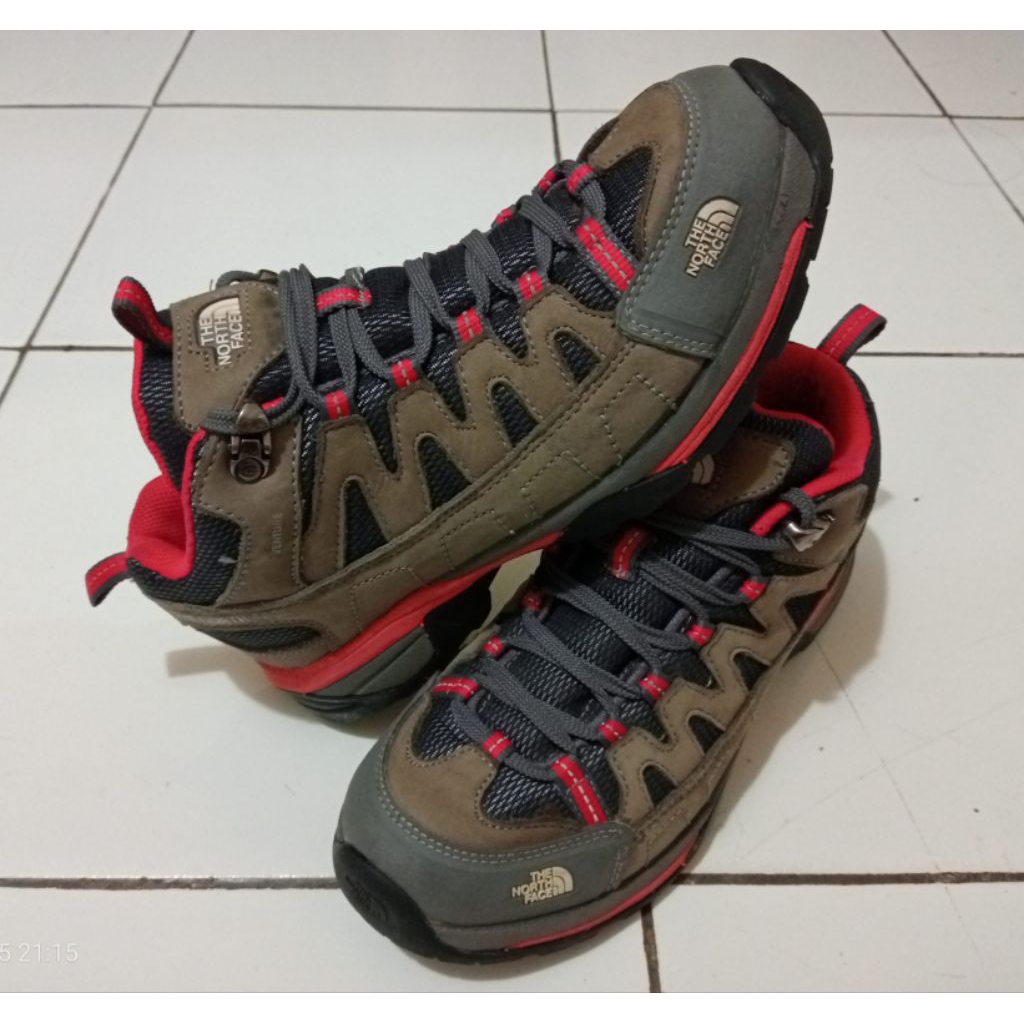 TNF sepatu outdoor second