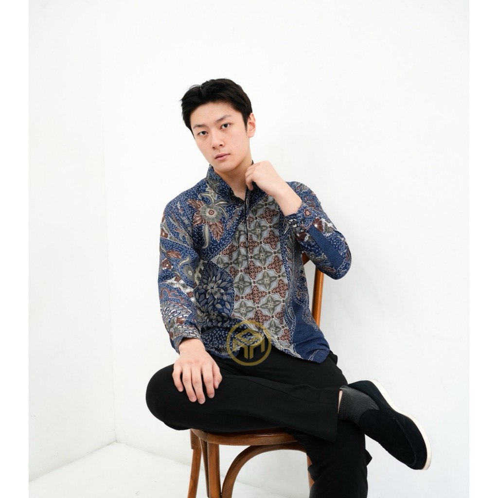 Monalisa Batik Store - Biru Langit  Batik Pria Lengan Panjang Slimfit Premium