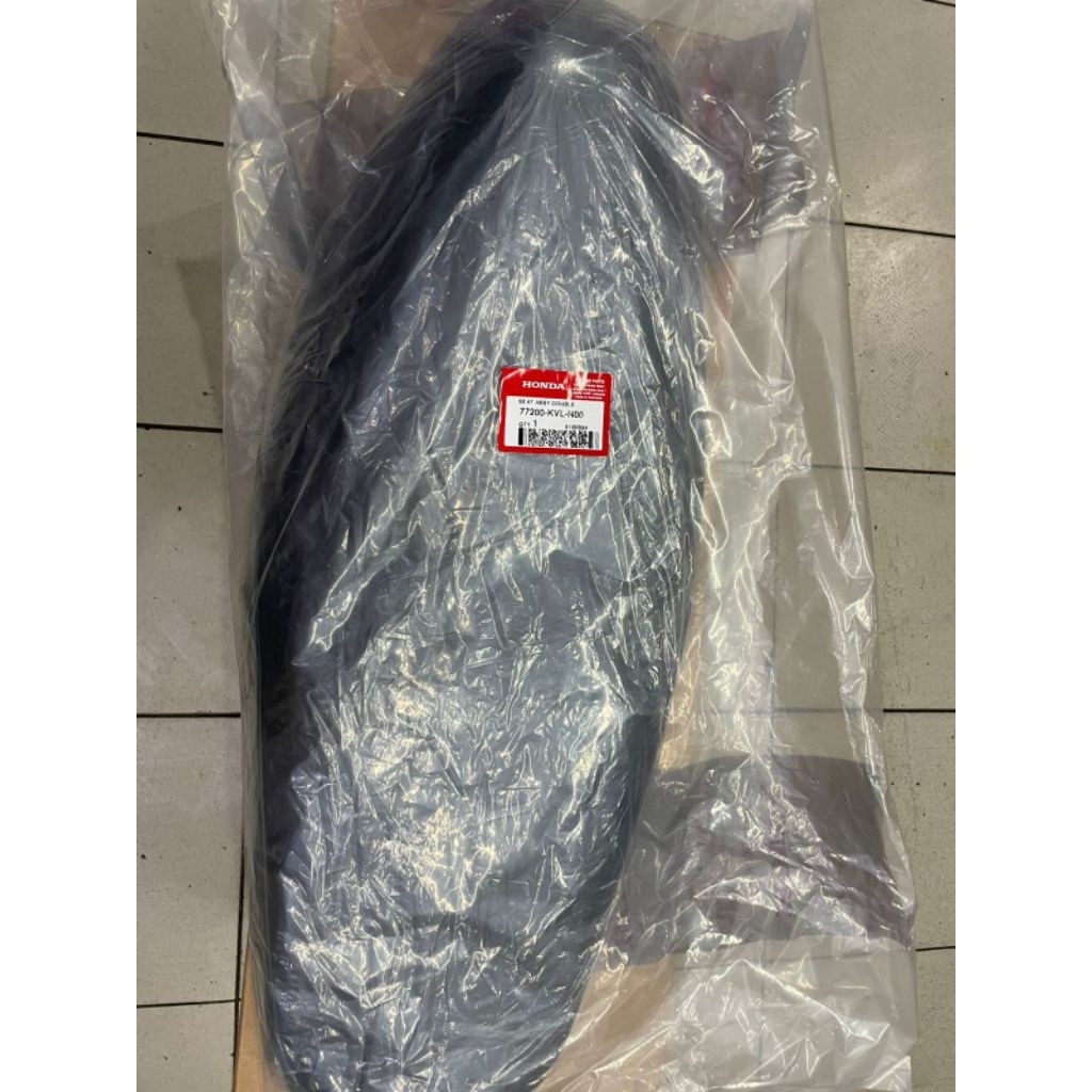 Jok motor standar original kulit dan busa untuk motor Supra x 125 ( Seat Assy Double ) 77200KVLN00