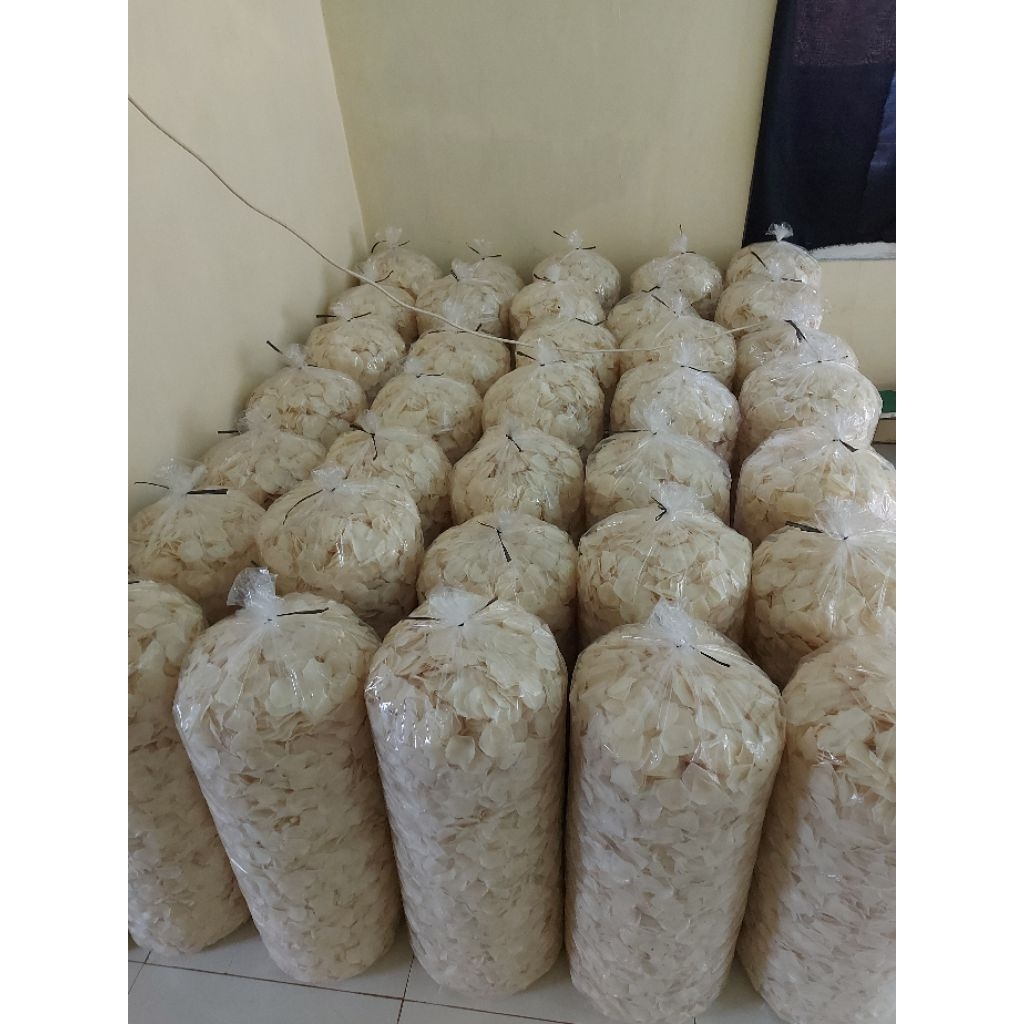 

Opak Singkong Mentah Siap Goreng. 1 ball isi [ 5.kg ] Opak Koin Kucai Khas Wonosobo