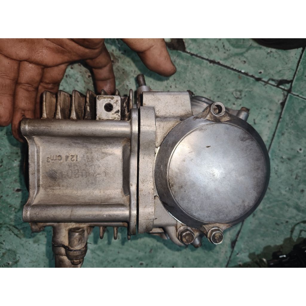 blok kop head deksel boring seat Shogun 125 sogun sp Shogun rr barang masih bagus ORI bawaan copotan
