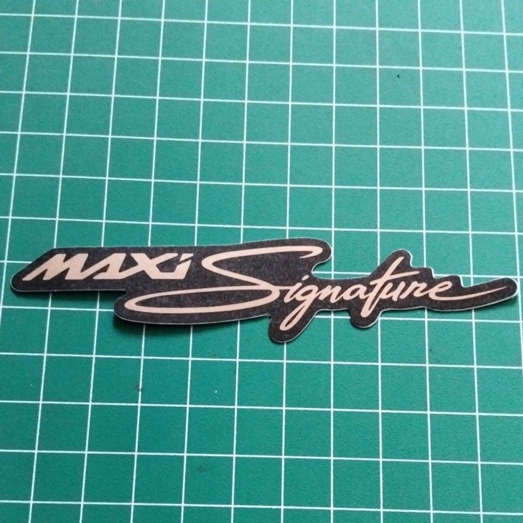 STIKER MAXI SIGNATURE