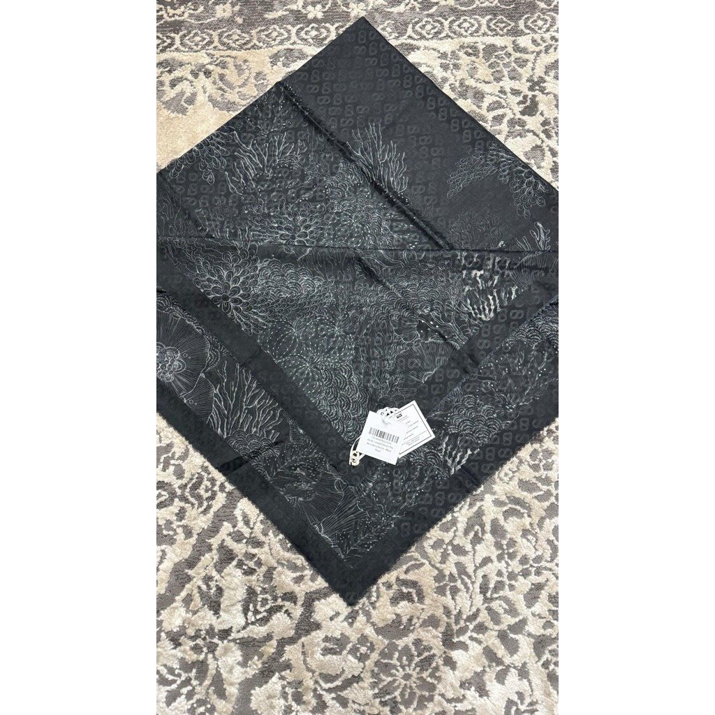 As is item Bora bora Buttonscarves Warehouse Sale with box pengganti