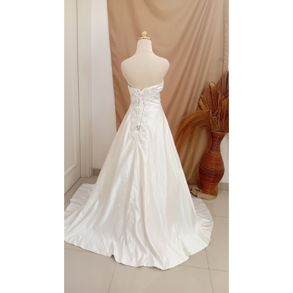 sewa gaun pengantin-sewa wedding dress-sewa baju pengantin