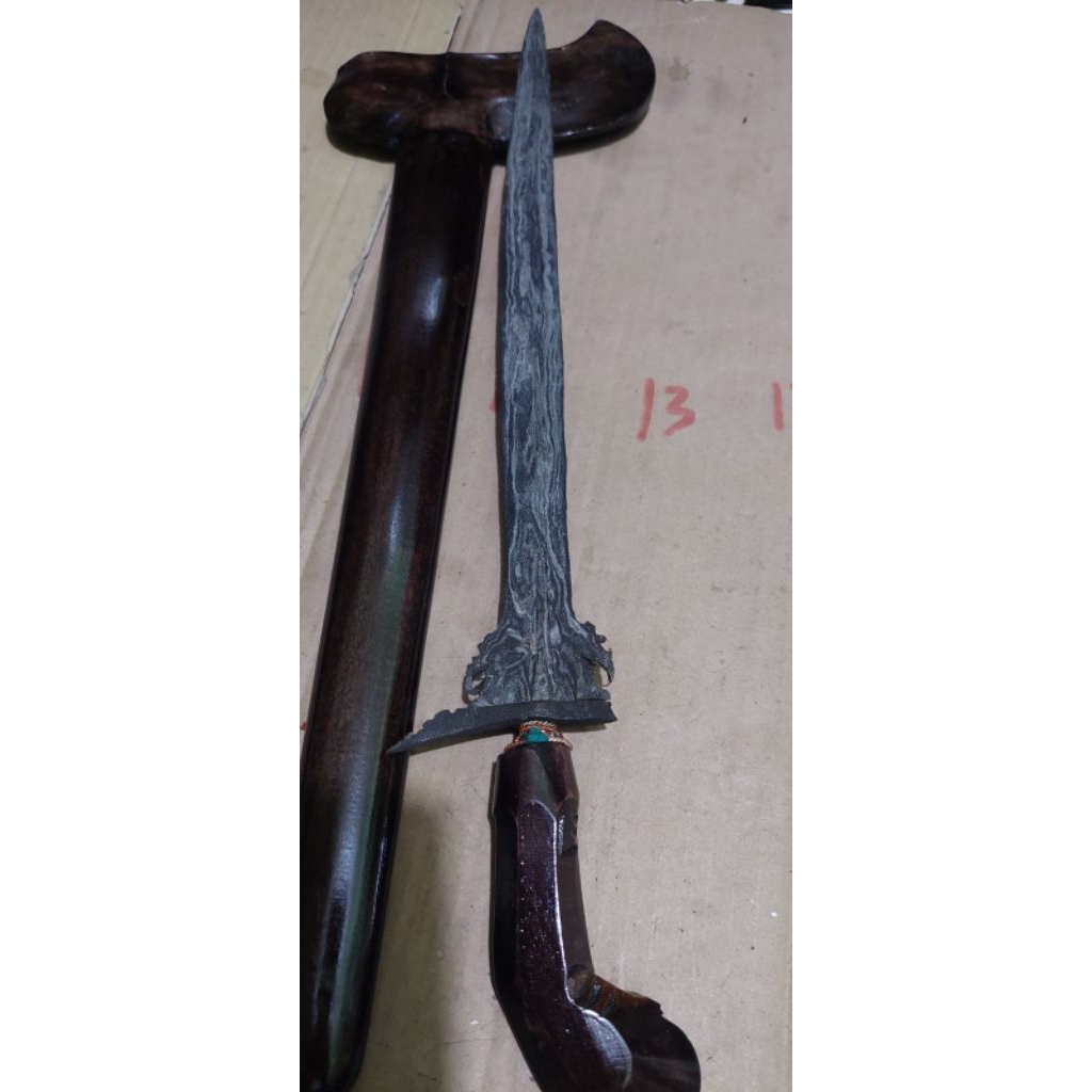 keris karno tinanding lurus