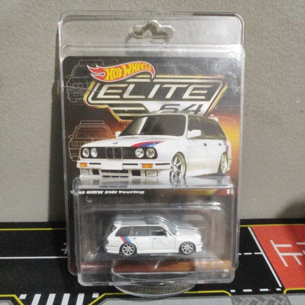 Hot Wheels Elite 64 1990 BMW 318i Touring