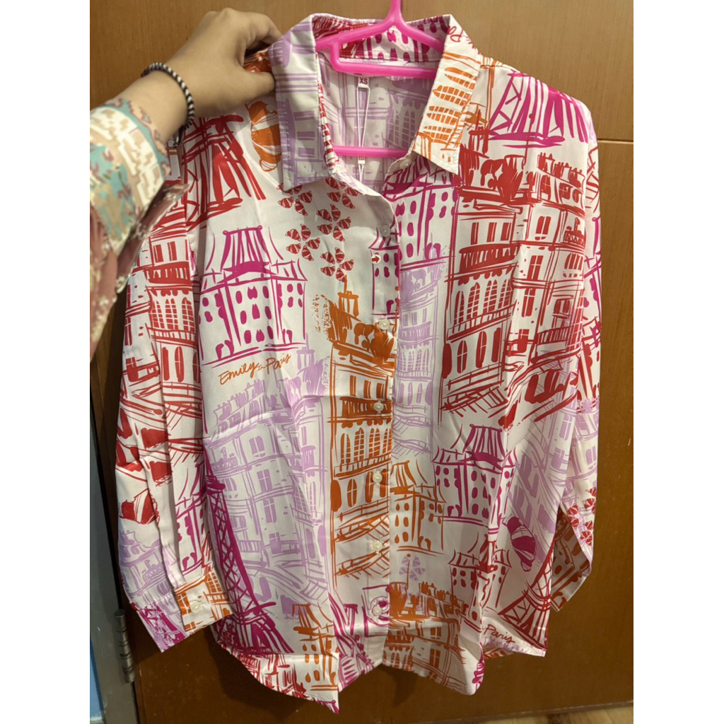 Benang Jarum Emily in Paris