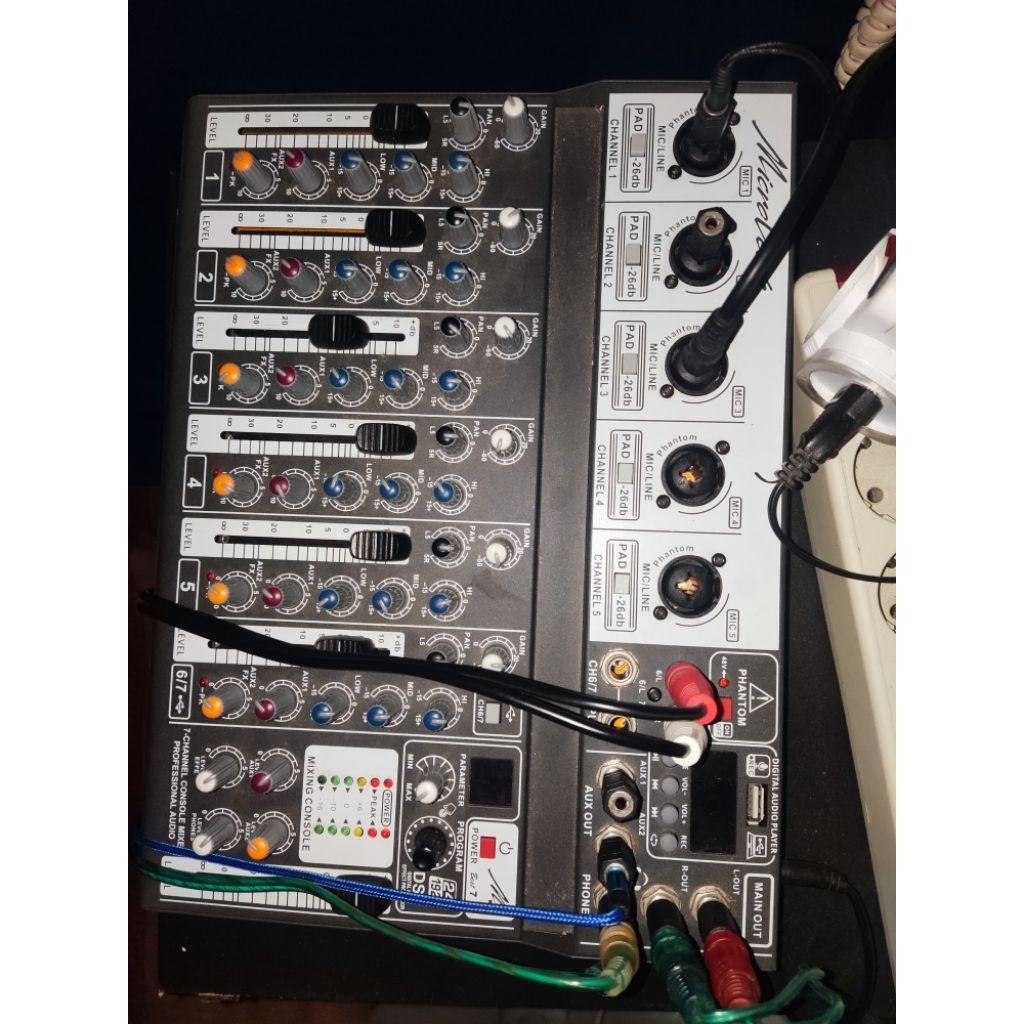 Mixer Microverb 7 Channel