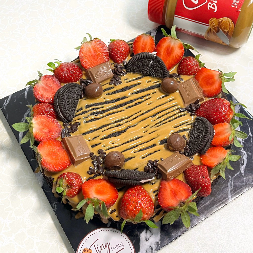 

Tiny Tasty - Fudgy Brownies Mixed Fruit Biscoff 20cm Kue Ulang Tahun