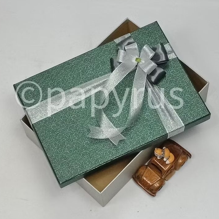 

PAPYRUS Kombinasi 25x35 Tinggi 5cm Kotak Kado Gift Box Hardbox Hampers Hadiah V2