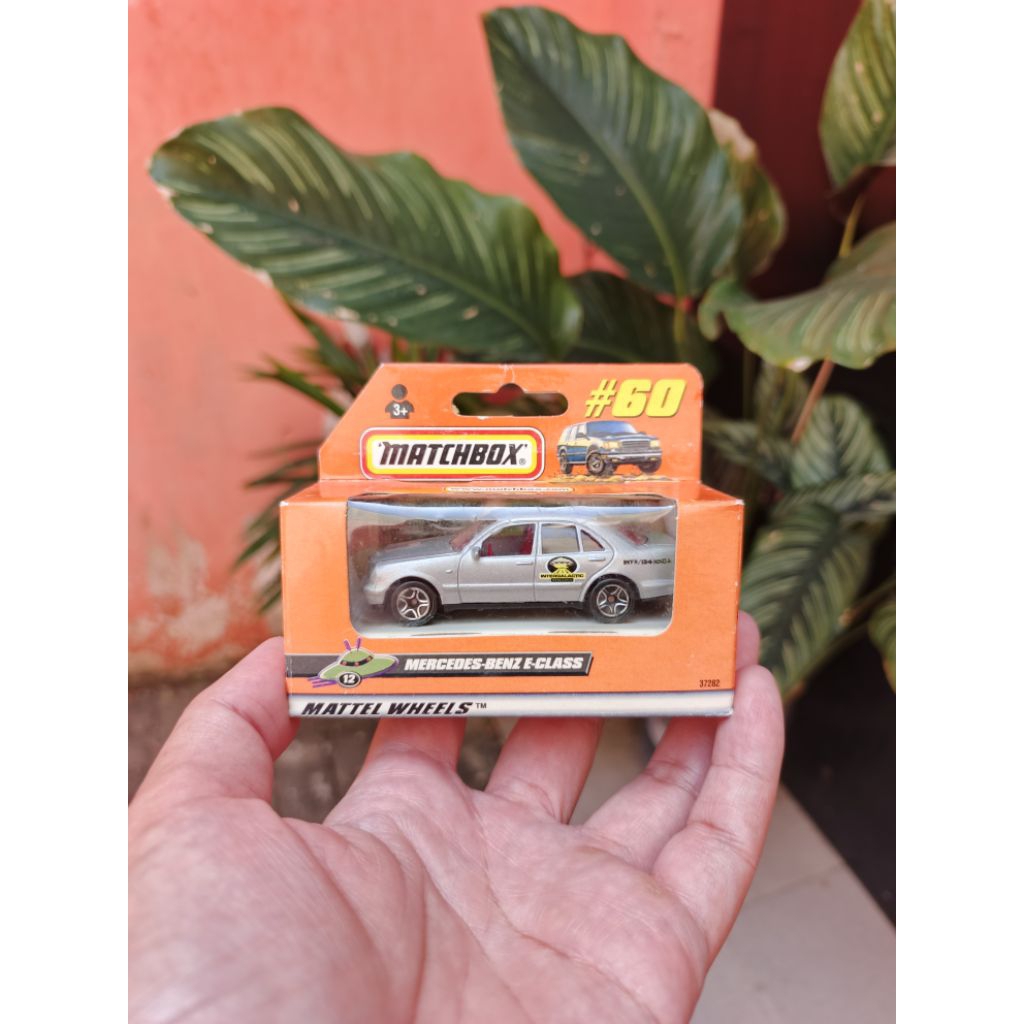 Diecast Matchbox Mercedes Benz E-Class E Class 1/64 Mattel