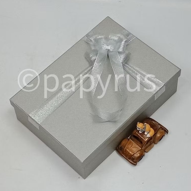 

PAPYRUS 25x35 Tinggi 10cm Kotak Kado Gift Box Hardbox Hampers V3