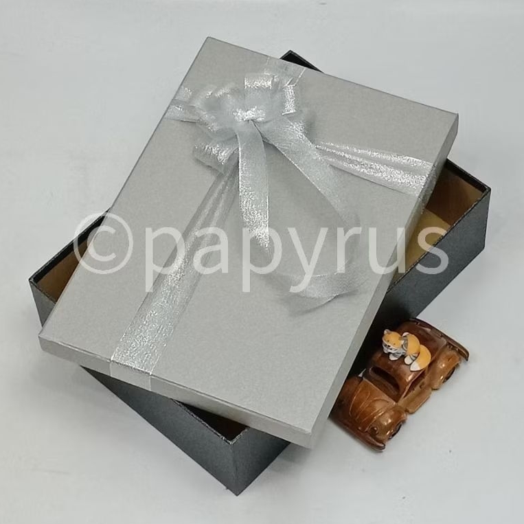 

PAPYRUS Kombinasi 25x35 Tinggi 8cm Kotak Kado Gift Box Hardbox Hampers V3