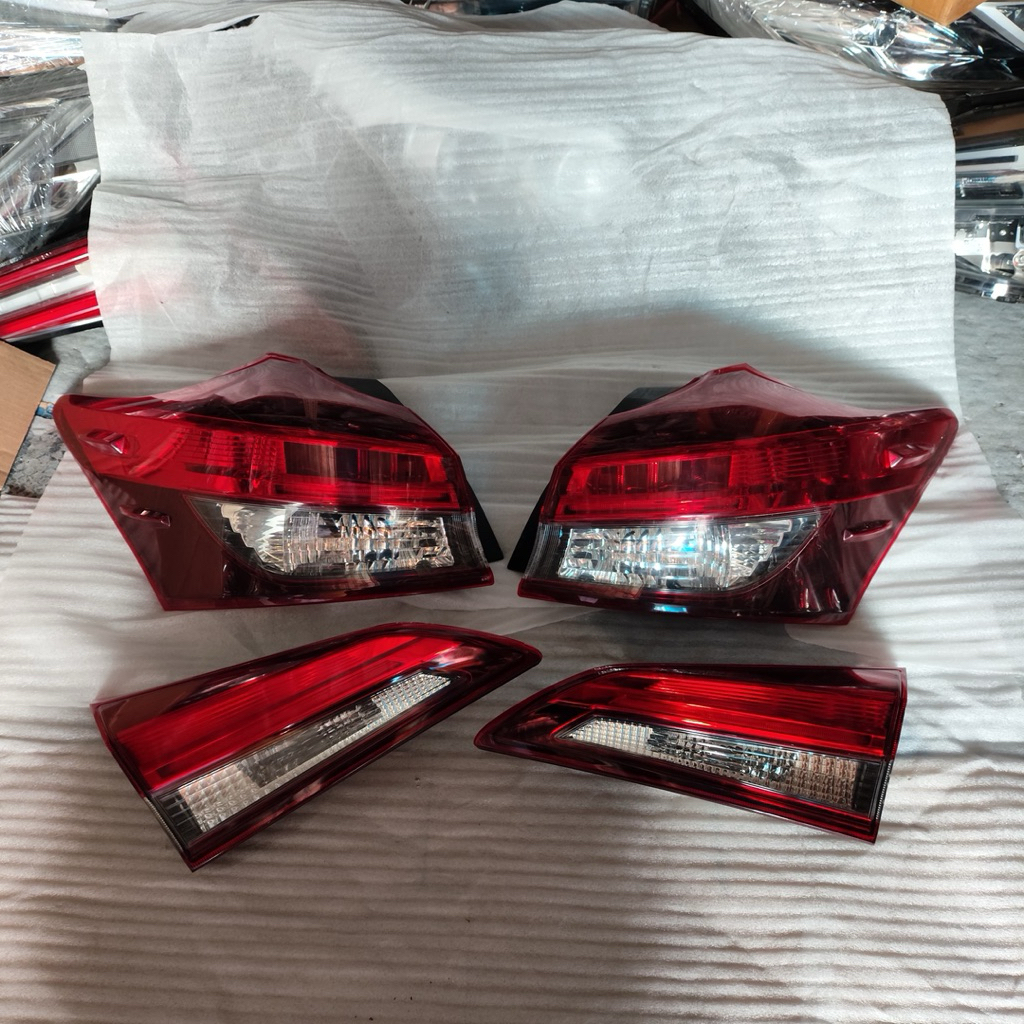 Stoplamp Lampu Belakang Mobil Toyota Yaris joker 2017 2018 2019 2020 2021 original