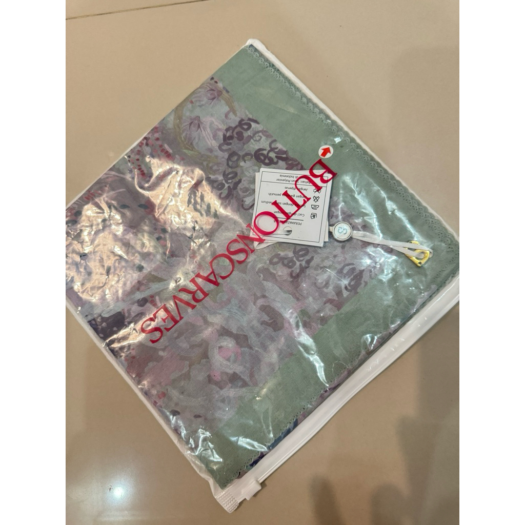 Buttonscarves as is - Ederra Lichen