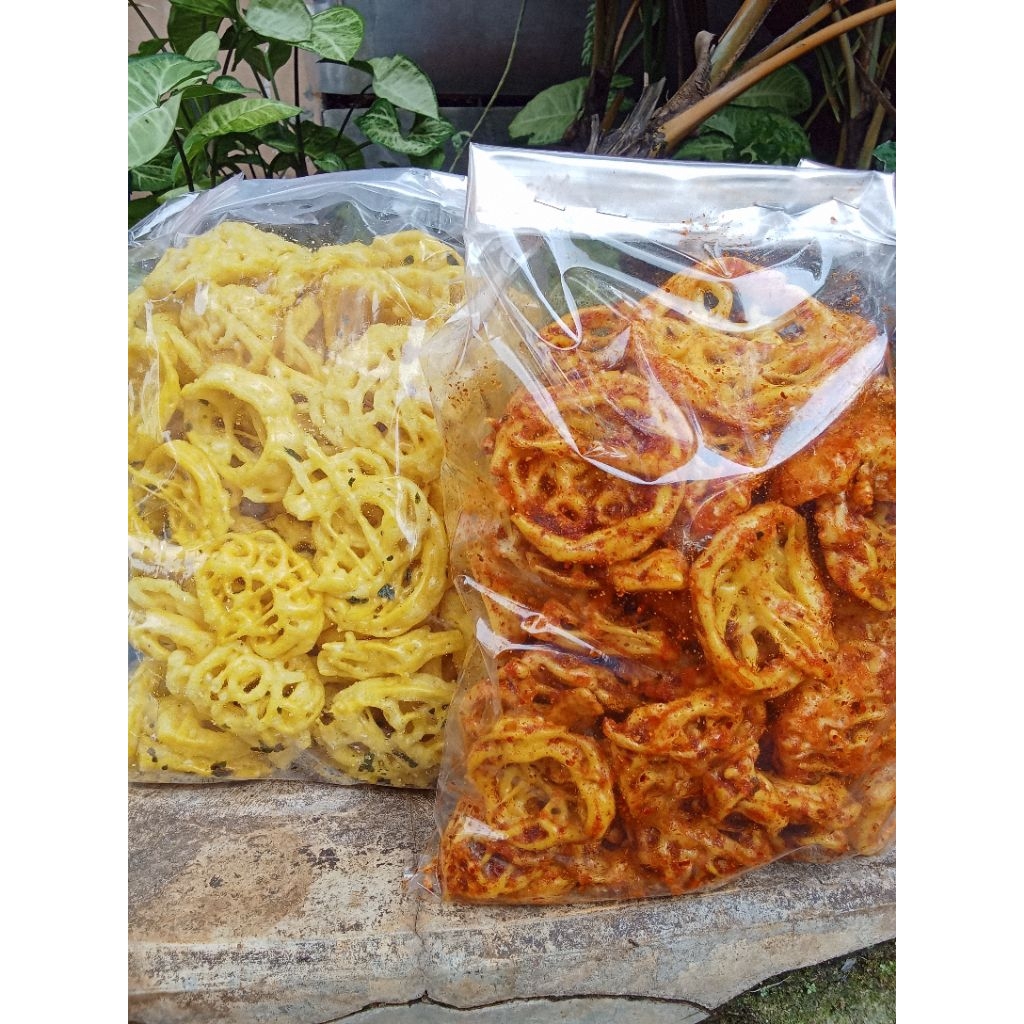 

Star+ SEBLAK FOOD seblak krupuk mie pedas daunjeruk isi 500g seblak krupuk pedo kuning