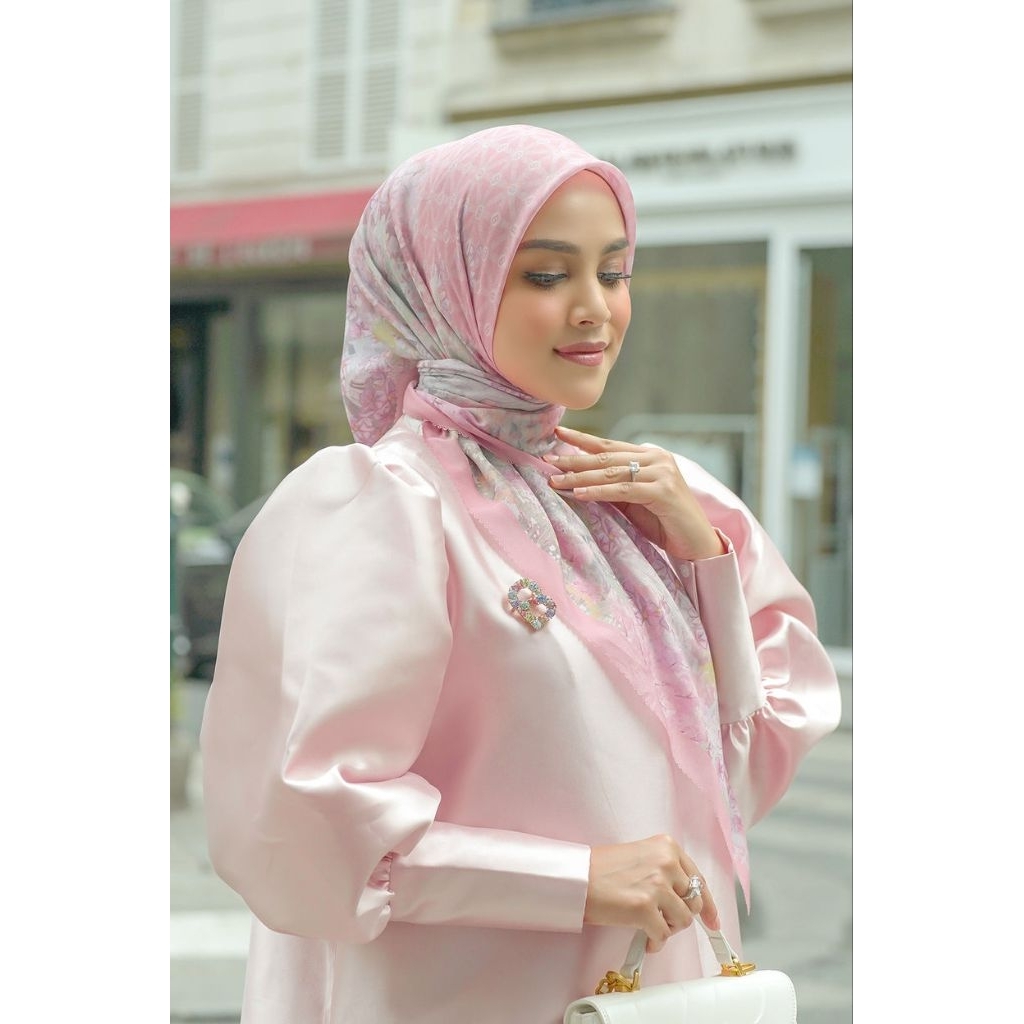 Buttonscarves The Parisian Square Aimer As is