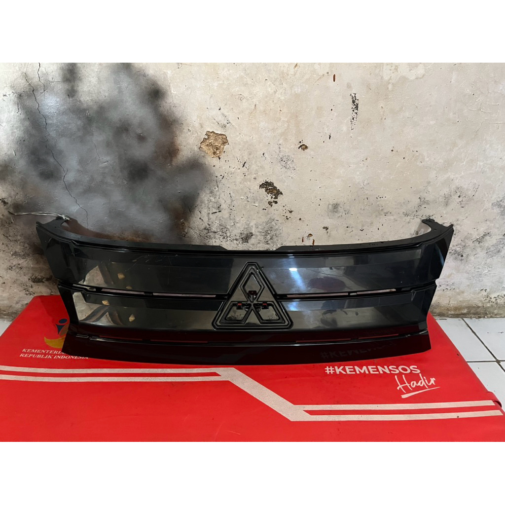 grill Mitsubishi xpander cross 2022