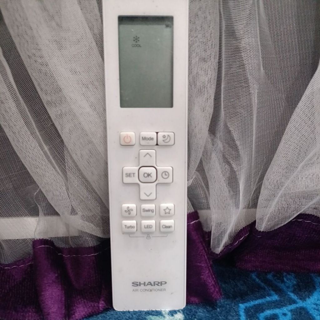 remot AC bekas Sharp