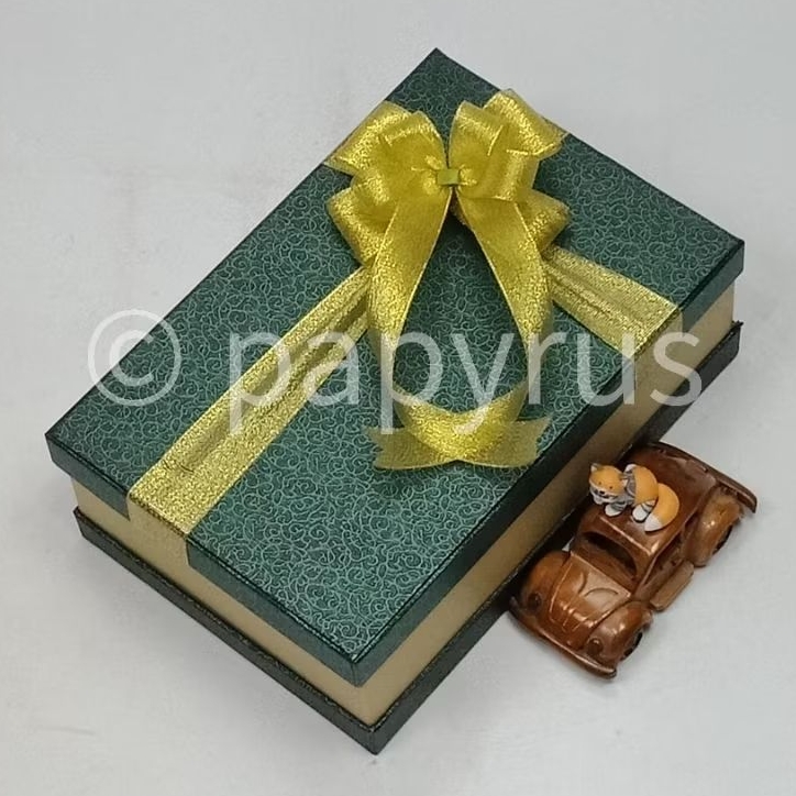 

PAPYRUS Sandwich 20x30 Tinggi 10cm Kotak Kado Gift Box Hardbox Hampers V2