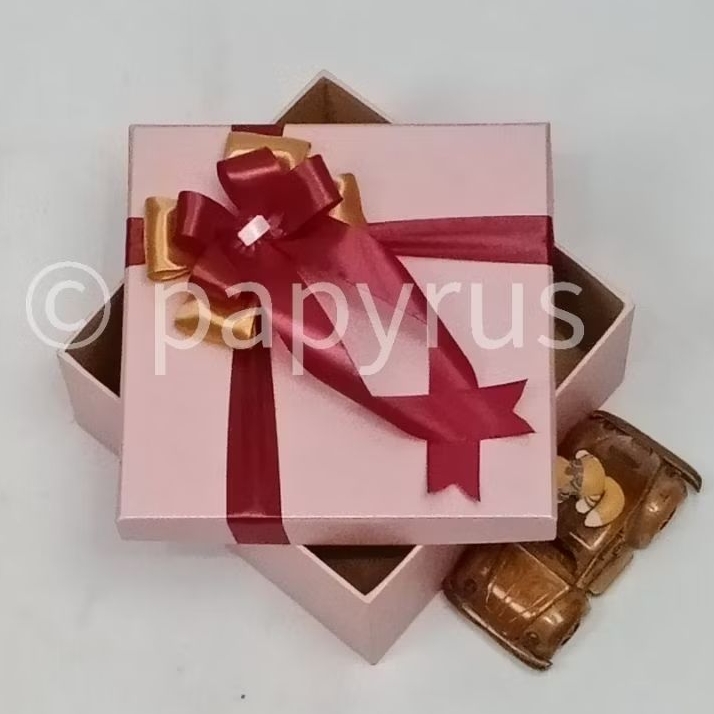 

PAPYRUS 20x20 tinggi 5cm Kotak Kado Gift Box Hardbox Hampers Hadiah V2