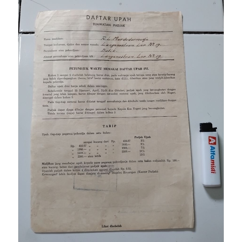 

Daftar Upah Djawatan Pajak tahun 1958 dari Perusahaan Batik Di Langenastran Jogja