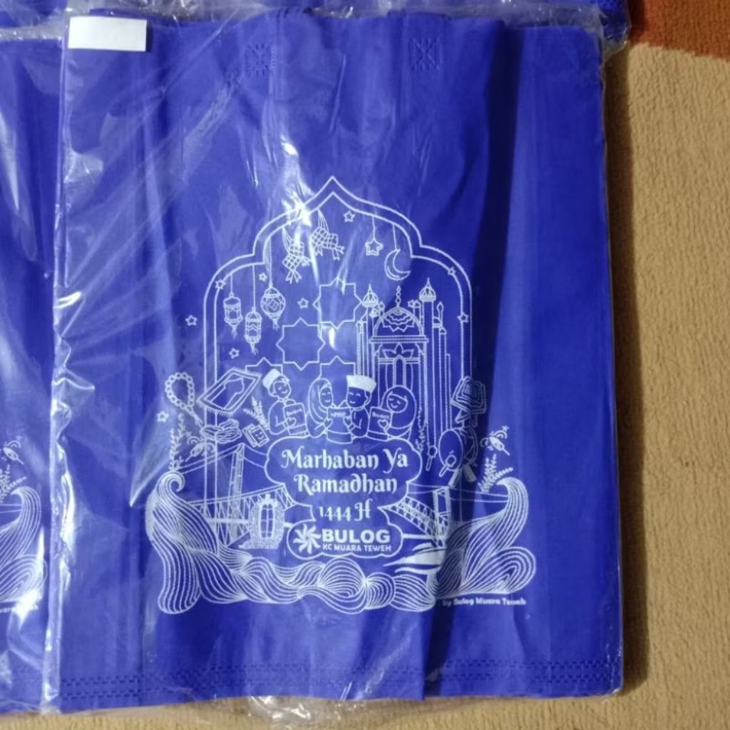 

CUSTOM TAS KAIN BERSABLON UKURAN 38*45 CM TAS SPUNBOND