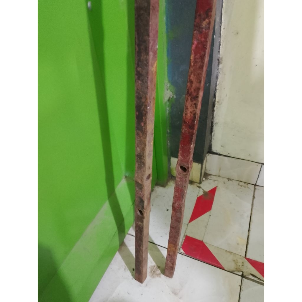 besi ranjang tua.bahan badik.golok.pamor