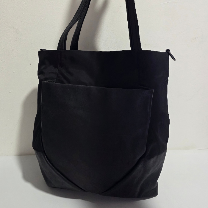 Tas Tote Echo Nylon Kulit Hitam tote bag