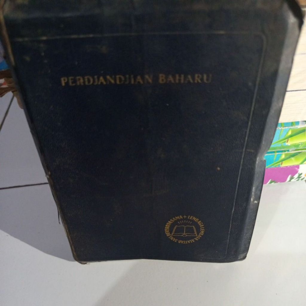 buku kitab perjanjian Baru tahun 1957 buku lawas original buku antik buku bekas diterjemahkan daripa