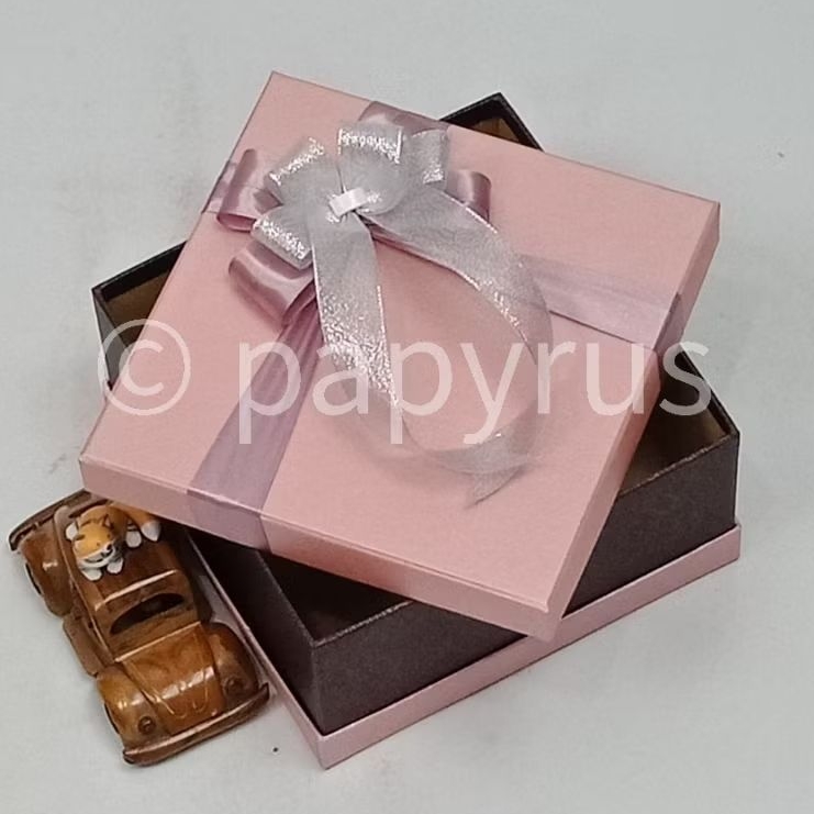 

PAPYRUS Sandwich 20x20 Tinggi 8cm Kotak Kado Gift Box Hardbox Hampers Hadiah V3