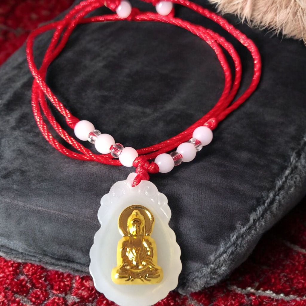 kalung liontin kwan im Giok Putih