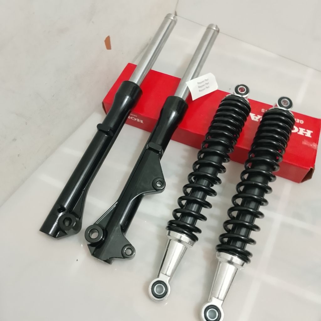 SOK DEPAN+BELAKANG REVO ABSOLUTE REVO ABSOLUTE TINGGAL PASANG KWB ORI