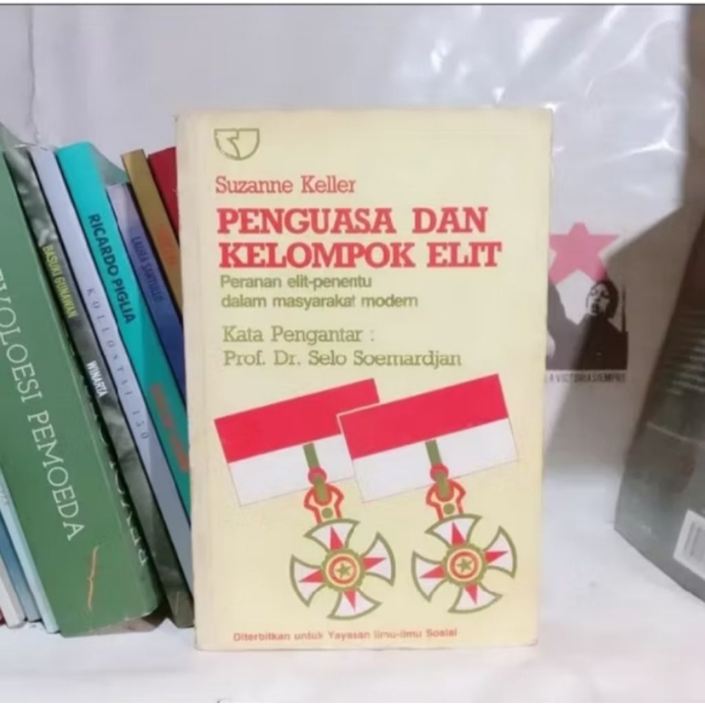 Penguasa dan Kelompok Elit: Peranan Elit-Penentu dalam Masyarakat Modern | Suzanne Keller | Dilema D