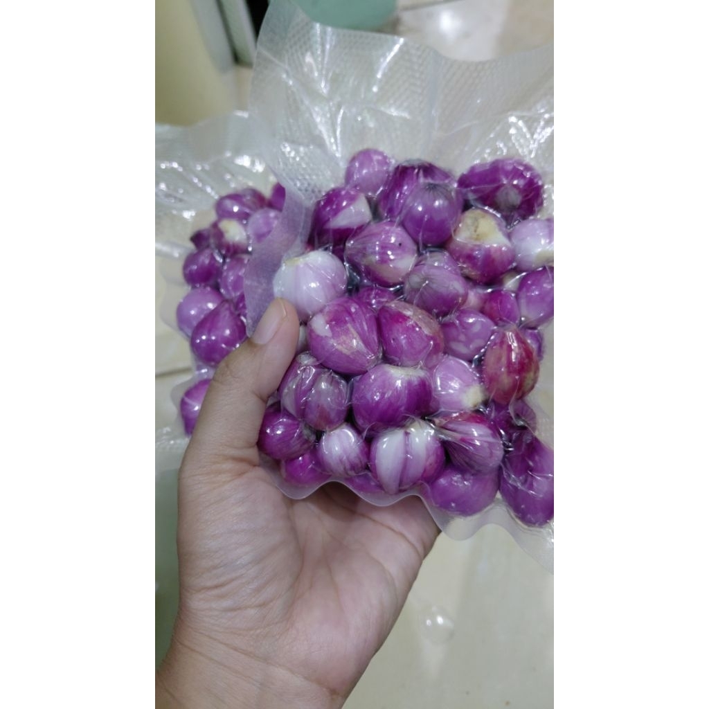

Bawang merah kupas berat 250gram