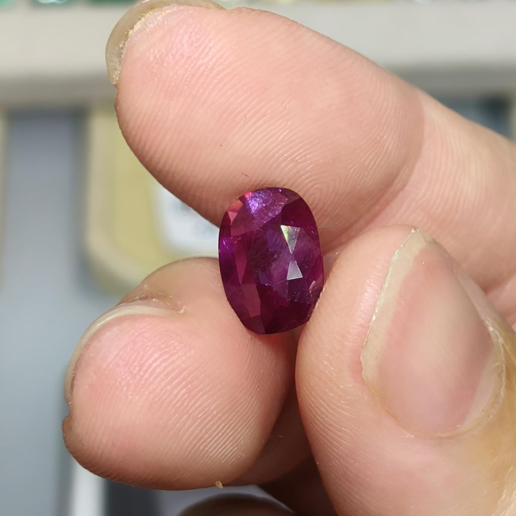 Natural Ruby NTE Madagascar 1,71ct Purplish-red Memo GRI
