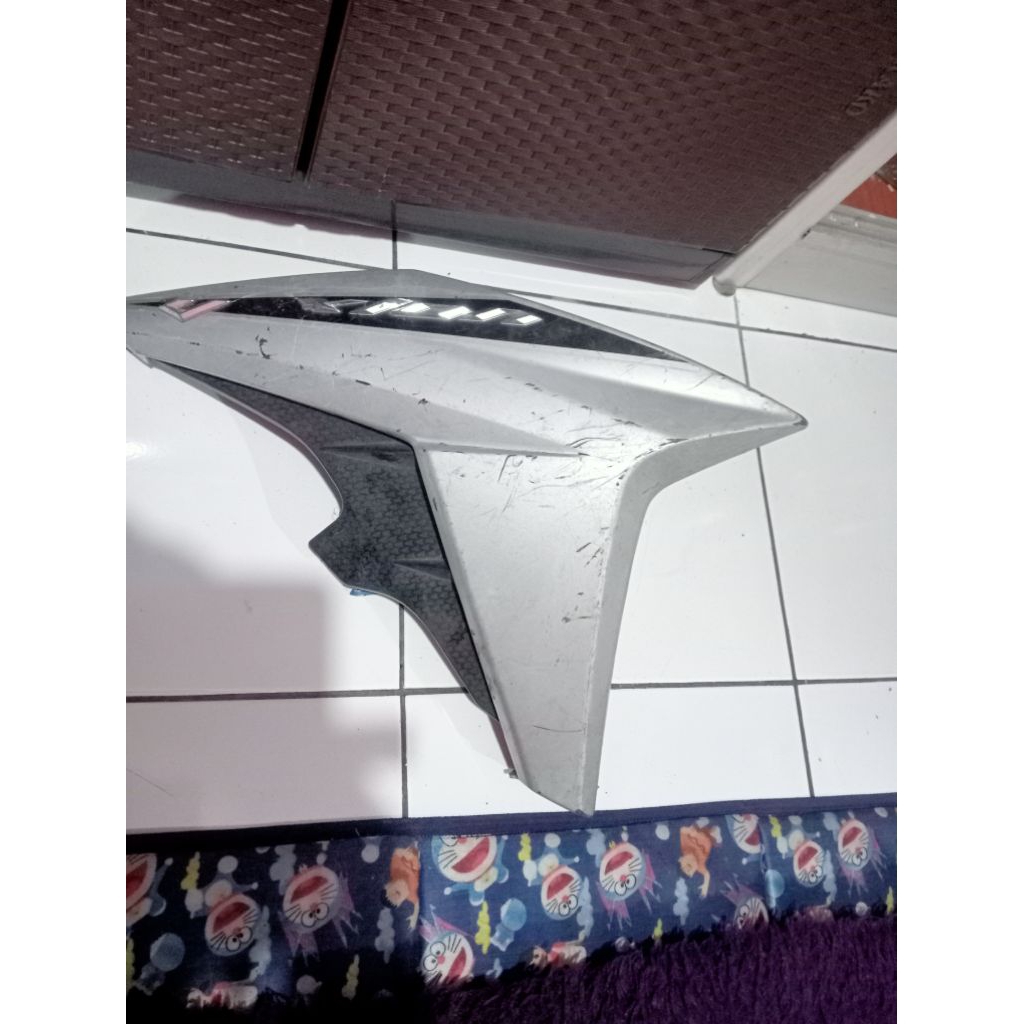 sayap Vixion advance sebelah kanan