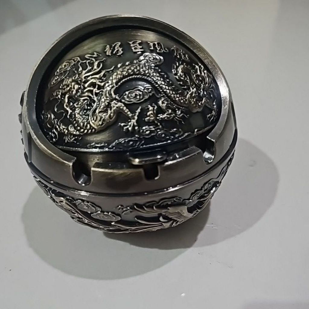 Asbak rokok logam retro tahan angin dengan tutup gaya eropa ashtray vintage metal