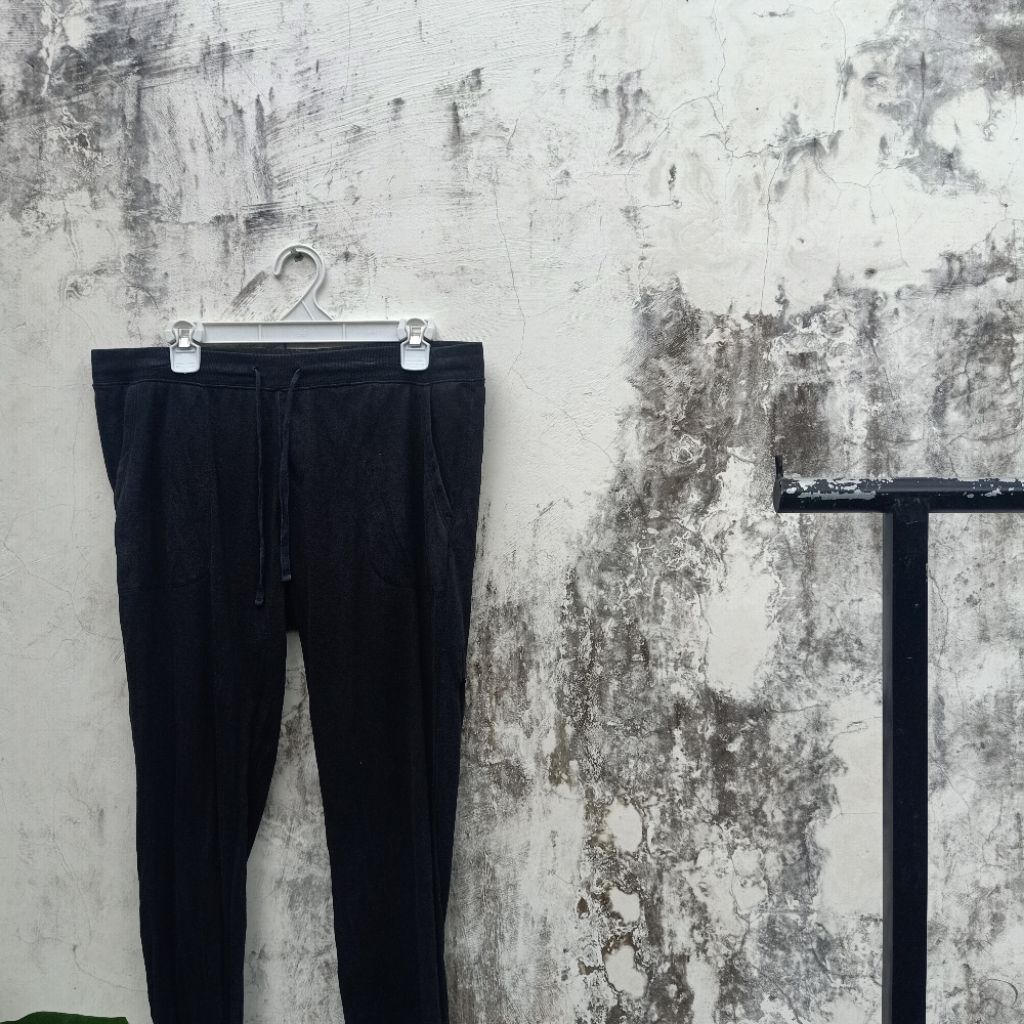 Uniqlo Sweatpants celana - Hitam