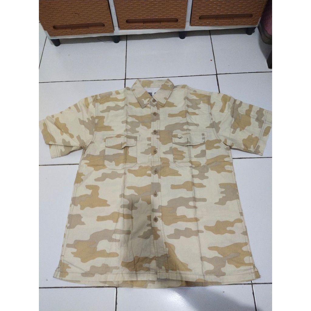 Kemeja Camo Army Hollister