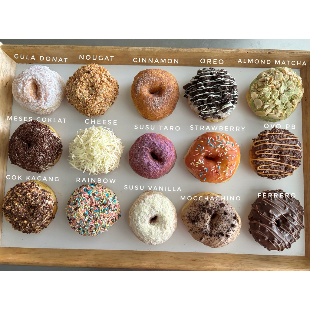 

Donat Jadul Meses Icing Rainbow Susu Glaze 6ea / Box