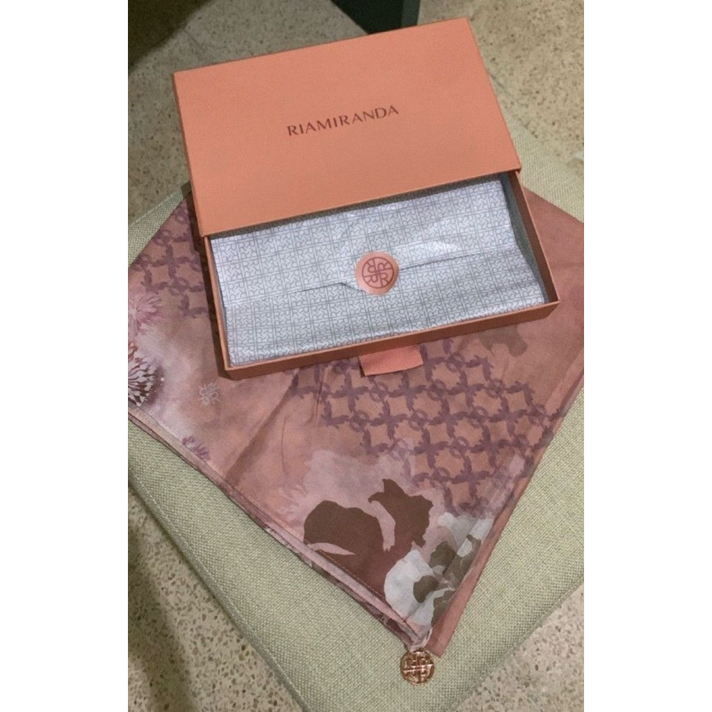ria miranda scarf